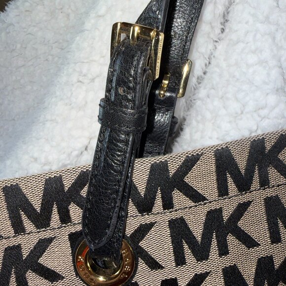 Michael Kors cloth MK signature design tote like new - Picture 2 of 5